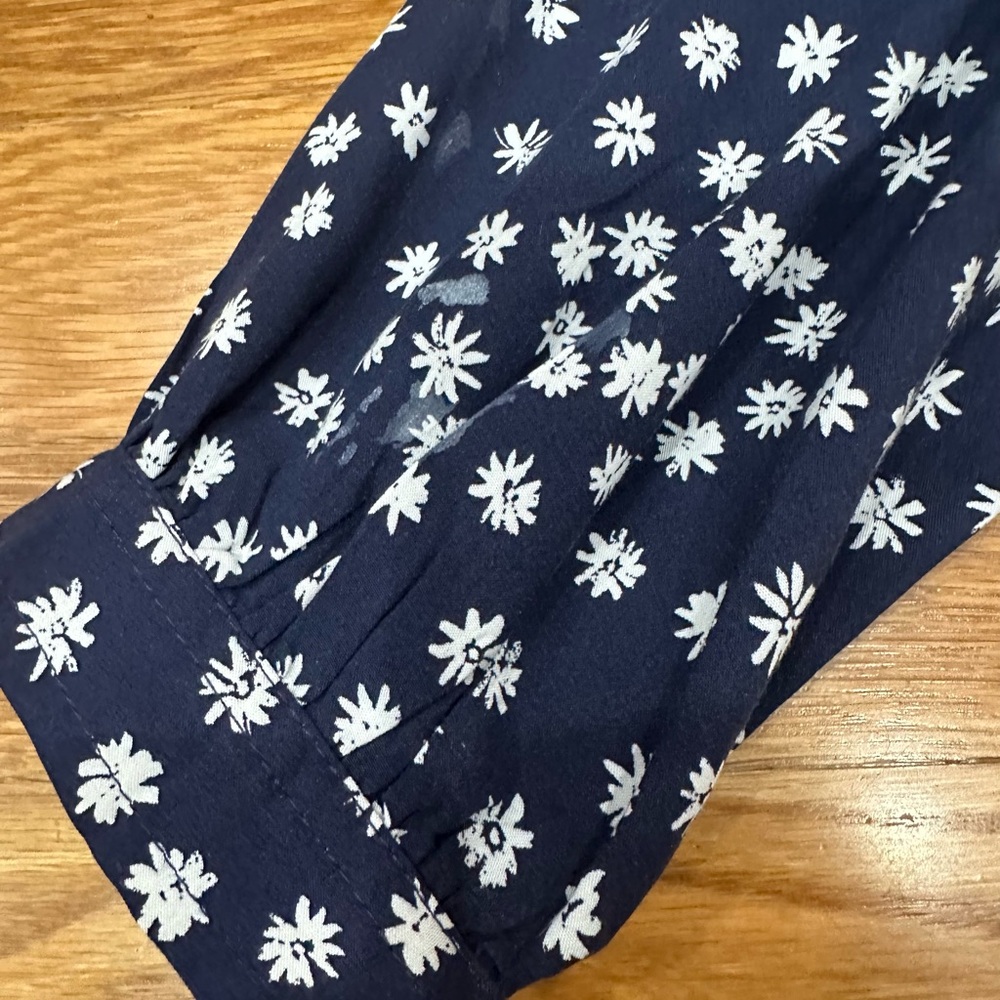 Gap. Small. - Picture 3 of 10